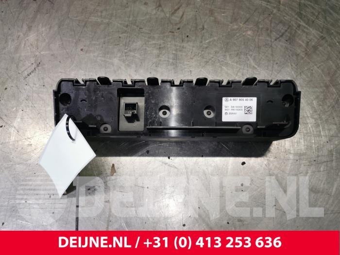 Heater control panel from a Mercedes-Benz Sprinter 4t (910.0/910.1/907.1/907.2) 211 CDI 2.1 D 2018