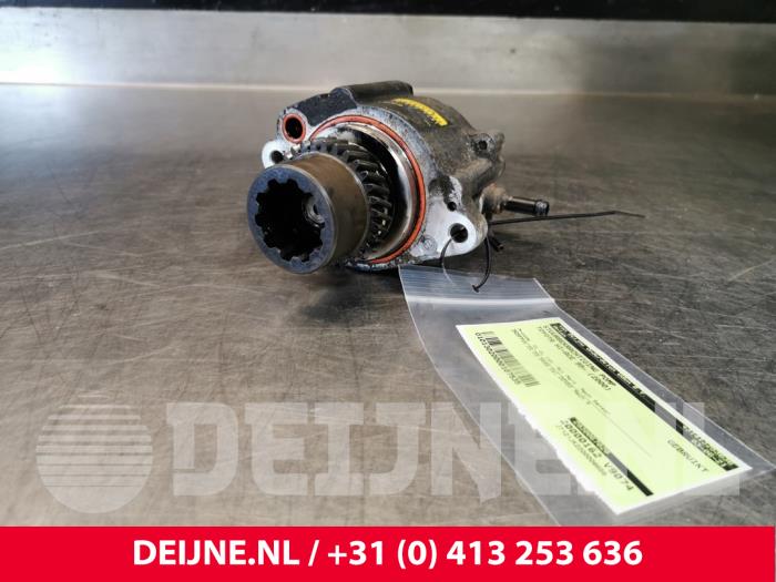 Usagé Pompe de direction Toyota HiAce II 2.4 TD Prix € 90,75 Prix TTC proposé par van Deijne Onderdelen Uden B.V.