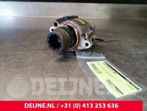 Used Power steering pump Toyota HiAce II 2.4 TD Price € 90,75 Inclusive VAT offered by van Deijne Onderdelen Uden B.V.