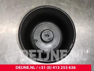 Usados Tapa de filtro de aceite Ford Transit Precio € 12,10 IVA incluido ofrecido por van Deijne Onderdelen Uden B.V.