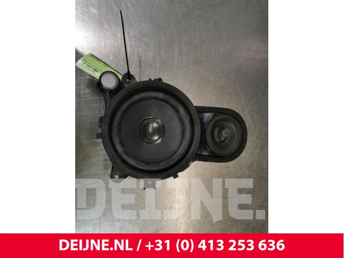 Speaker from a Volvo XC90 I  2003