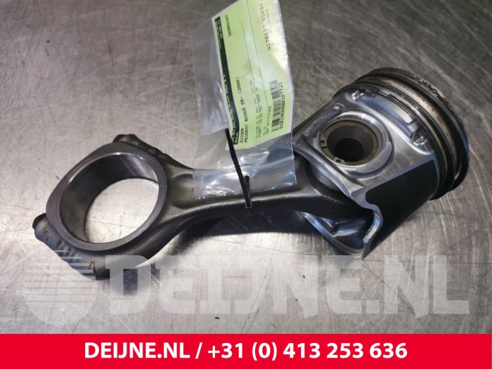 Usados Pistón Peugeot Boxer (U9) 3.0 HDi 160 Euro 4 Precio € 60,50 IVA incluido ofrecido por van Deijne Onderdelen Uden B.V.