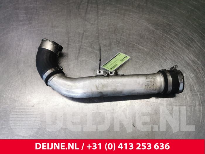 Usagé Tube intercooler Mercedes C (W205) C-220 2.2 CDI BlueTEC, C-220 d 16V Prix € 30,00 Règlement à la marge proposé par van Deijne Onderdelen Uden B.V.