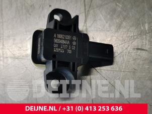 Used Airbag sensor Mercedes ML III (166) 2.1 ML-250 CDI 16V BlueTEC 4-Matic Price € 8,00 Margin scheme offered by van Deijne Onderdelen Uden B.V.