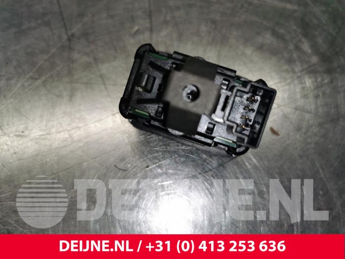 Commutateur hayon d'un Mercedes-Benz ML III (166) 2.1 ML-250 CDI 16V BlueTEC 4-Matic 2012