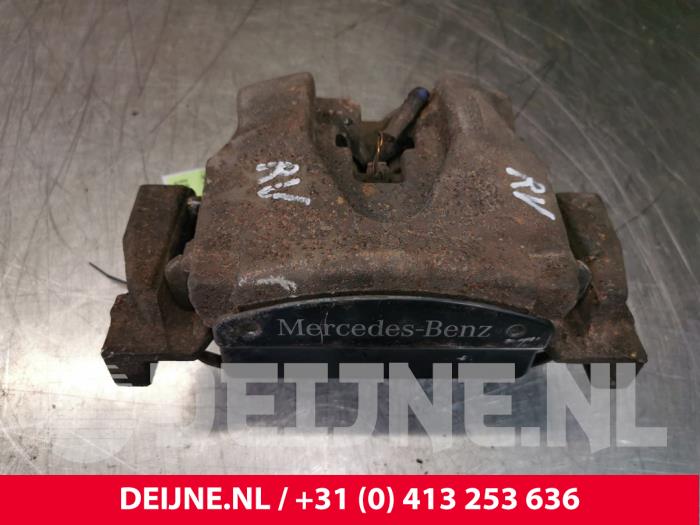 Etrier de frein avant droit d'un Mercedes-Benz ML III (166) 2.1 ML-250 CDI 16V BlueTEC 4-Matic 2012