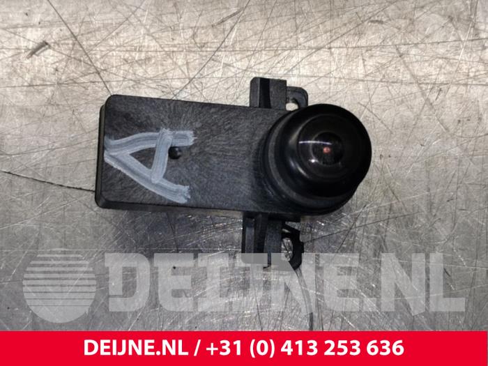Begagnade Backkamera Tesla Model 3 Long Range AWD 75 kWh Pris € 90,75 Inklusive moms erbjuds av van Deijne Onderdelen Uden B.V.