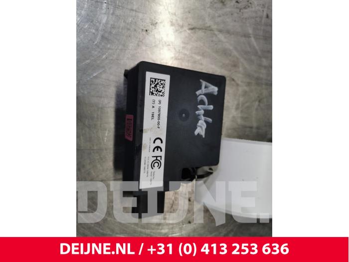Używane Sterownik Body Control Tesla Model 3 Long Range AWD 75 kWh Cena € 48,40 Z VAT oferowane przez van Deijne Onderdelen Uden B.V.
