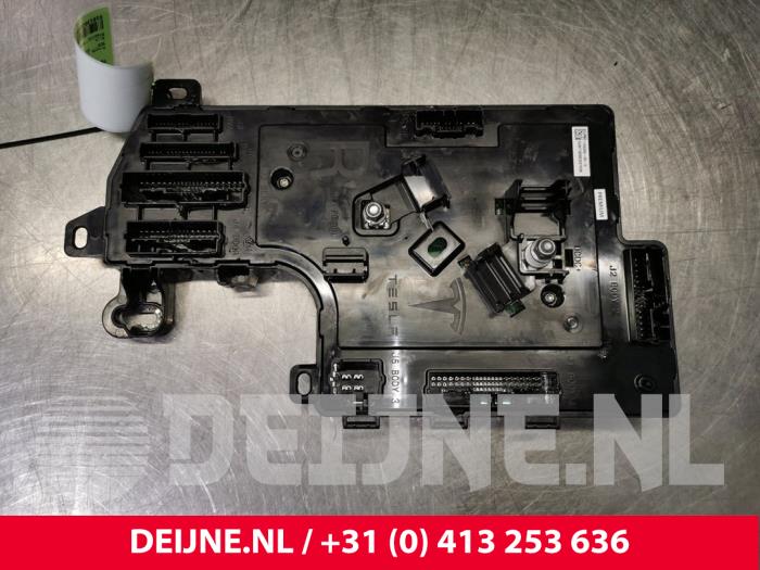 Body control computer Tesla Model 3 EV AWD - P110034000H 3D3