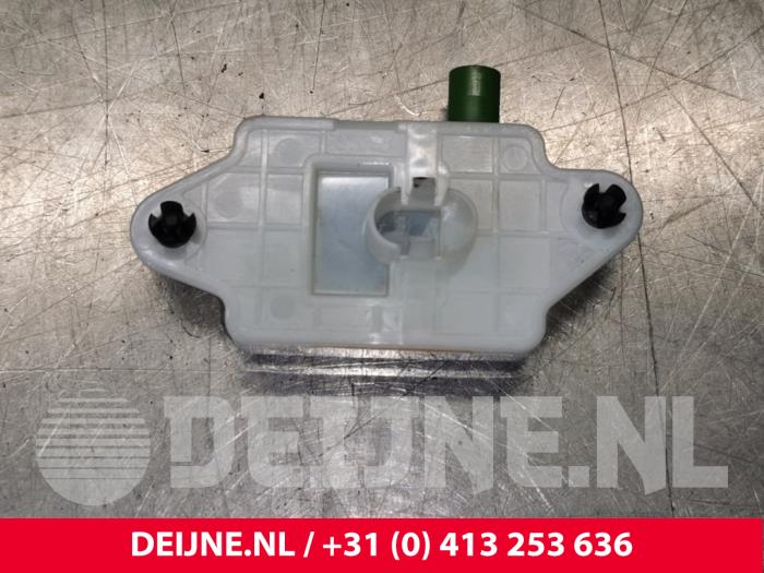 Gebrauchte Antenne bluetooth Tesla Model 3 Long Range AWD 75 kWh Preis € 18,15 Mit Mehrwertsteuer angeboten von van Deijne Onderdelen Uden B.V.