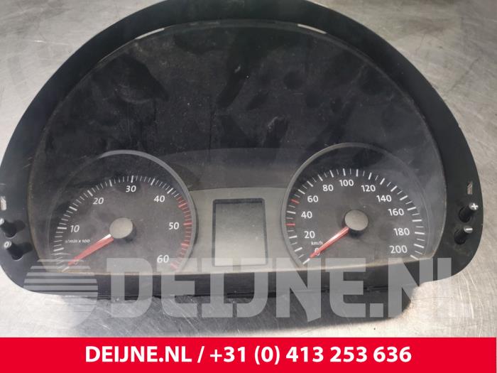 Używane Licznik kilometrów KM Volkswagen Crafter 2.5 TDI 30/32/35/46/50 Cena € 72,60 Z VAT oferowane przez van Deijne Onderdelen Uden B.V.