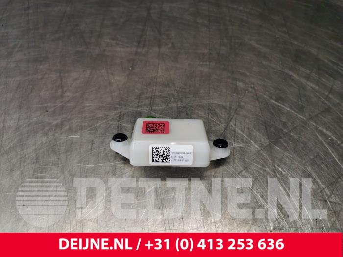 Gebrauchte Antenne bluetooth Tesla Model 3 Long Range AWD 75 kWh Preis € 18,15 Mit Mehrwertsteuer angeboten von van Deijne Onderdelen Uden B.V.