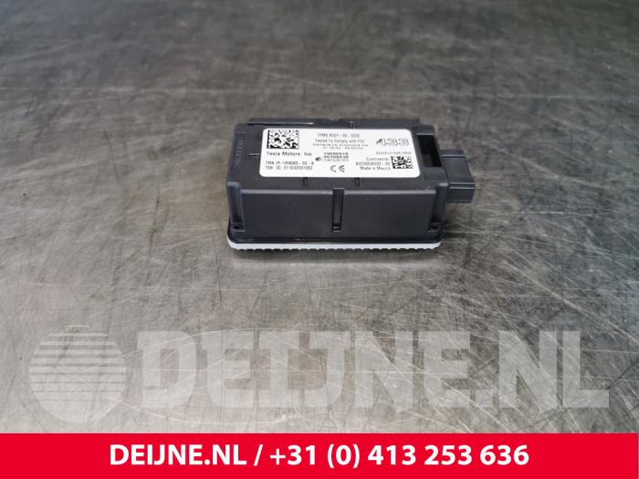 Begagnade Däcktrycksantenn Tesla Model 3 Long Range AWD 75 kWh Pris € 48,40 Inklusive moms erbjuds av van Deijne Onderdelen Uden B.V.