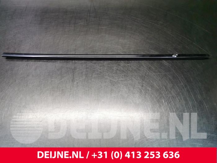 Usados Aleta de ventanilla Tesla Model 3 Long Range AWD 75 kWh Precio € 42,35 IVA incluido ofrecido por van Deijne Onderdelen Uden B.V.