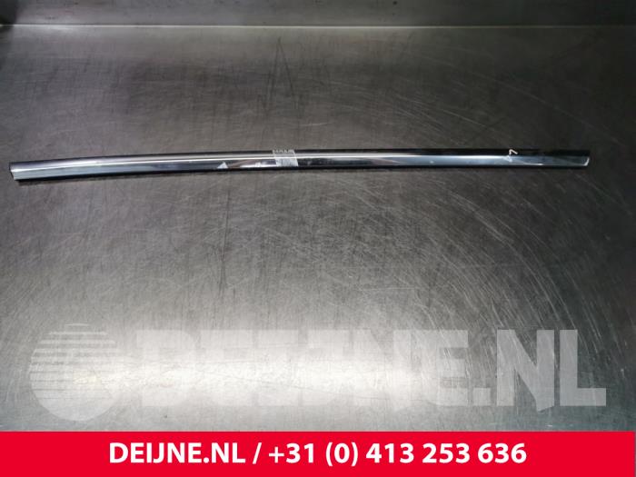 Usados Aleta de ventanilla Tesla Model 3 Long Range AWD 75 kWh Precio € 54,45 IVA incluido ofrecido por van Deijne Onderdelen Uden B.V.
