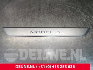 Usagé Cadre portière Tesla Model 3 EV AWD Prix sur demande proposé par van Deijne Onderdelen Uden B.V.