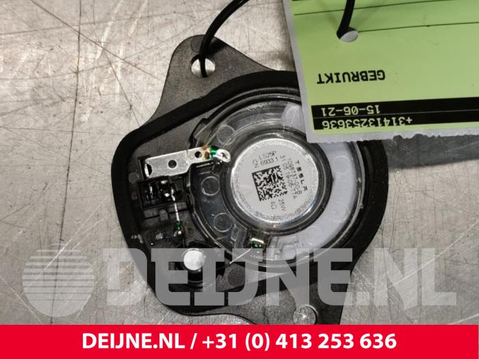 Begagnade Diskanthögtalare Tesla Model 3 Long Range AWD 75 kWh Pris € 18,15 Inklusive moms erbjuds av van Deijne Onderdelen Uden B.V.