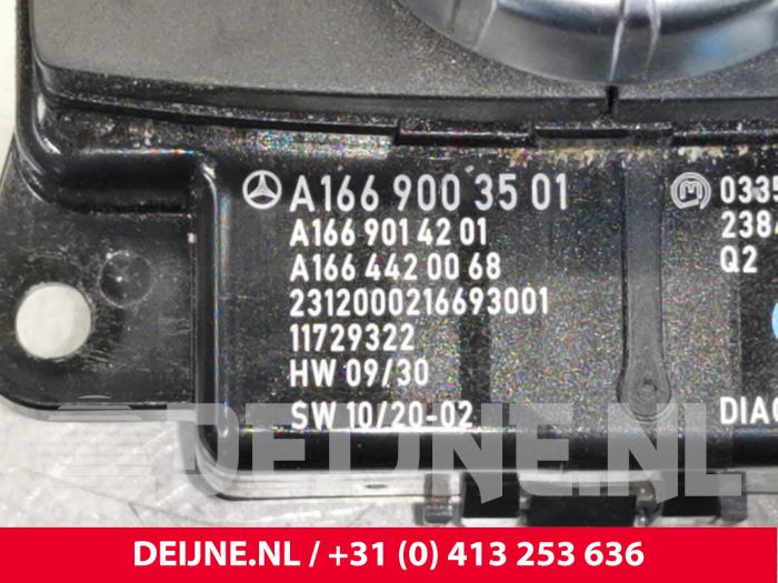 Unidad de control multimedia de un Mercedes-Benz ML III (166) 2.1 ML-250 CDI 16V BlueTEC 4-Matic 2012