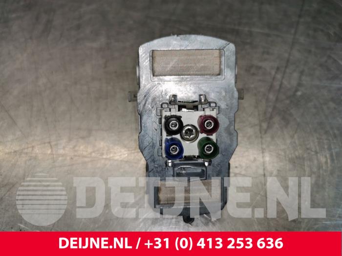 Antena de un Mercedes-Benz ML III (166) 2.1 ML-250 CDI 16V BlueTEC 4-Matic 2012