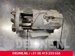 Używane Elektryczna pompa paliwa Renault Trafic New (FL) 1.9 dCi 82 16V Cena na żądanie oferowane przez van Deijne Onderdelen Uden B.V.