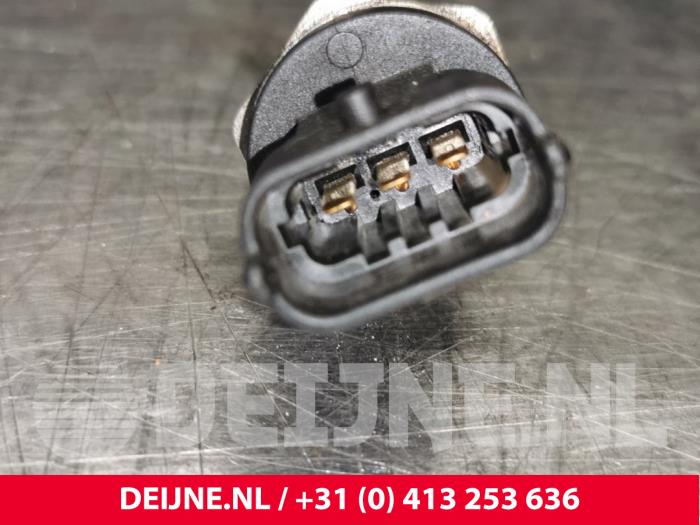 Fuel pressure sensor Volvo XC60 2.4 D5 20V 205 AWD 0281002995