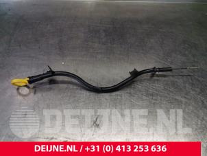 Used Oil dipstick Volkswagen Caddy IV 2.0 TDI 75 Price € 18,15 Inclusive VAT offered by van Deijne Onderdelen Uden B.V.