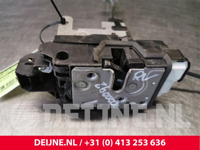 Front Door Lock Mechanism 4 door Right Volvo V40 2 0 D2 16V 31440390