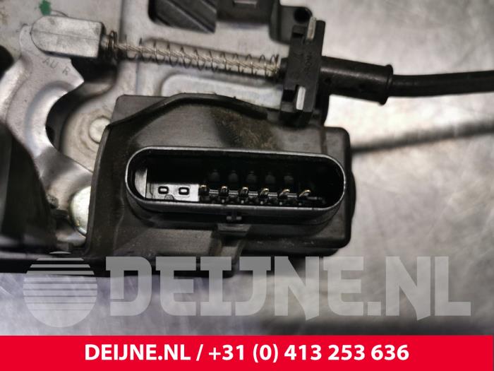 Front Door Lock Mechanism 4 door Right Volvo V40 2 0 D2 16V 31440390