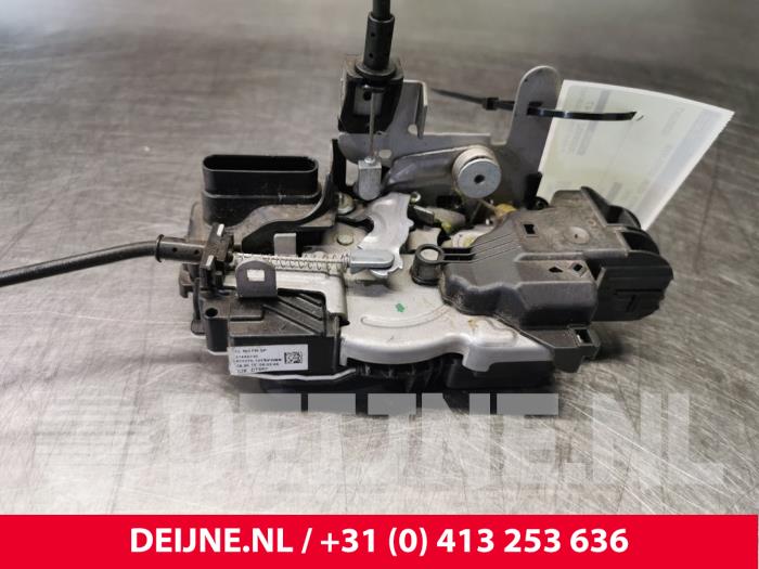 Front Door Lock Mechanism 4 door Right Volvo V40 2 0 D2 16V 31440390