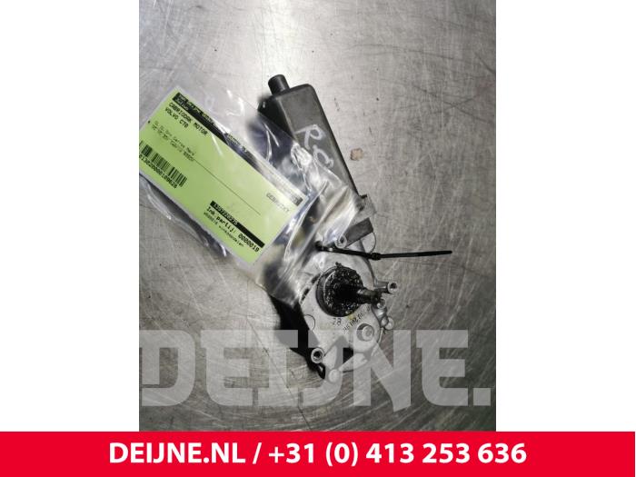 Używane Silnik dachu cabrio Volvo C70 (NC) 2.0 T 20V Cena € 100,00 Procedura marży oferowane przez van Deijne Onderdelen Uden B.V.