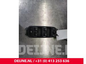 Used Electric window switch Volvo V50 (MW) 1.6 D 16V Price € 25,00 Margin scheme offered by van Deijne Onderdelen Uden B.V.