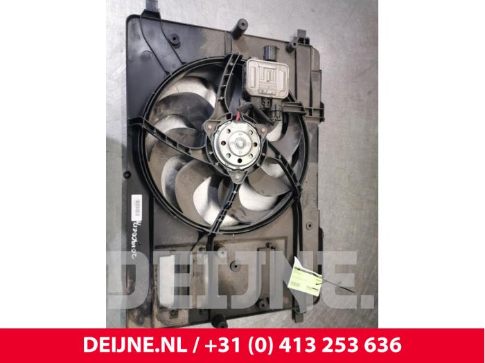 Używane Wentylator Volvo V60 Cross Country I (FZ) 2.0 D3 16V Cena € 120,00 Procedura marży oferowane przez van Deijne Onderdelen Uden B.V.
