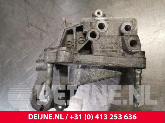 Usagé Support moteur Volvo V40 (MV) 1.6 T3 GTDi 16V Prix € 25,00 Règlement à la marge proposé par van Deijne Onderdelen Uden B.V.