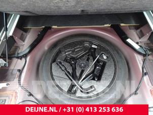 Used Jackkit + spare wheel Volvo V70 (BW) 1.6 T4 16V Price € 175,00 Margin scheme offered by van Deijne Onderdelen Uden B.V.