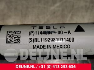 Używane Stabilizator przód Tesla Model 3 EV AWD Cena € 90,75 Z VAT oferowane przez van Deijne Onderdelen Uden B.V.