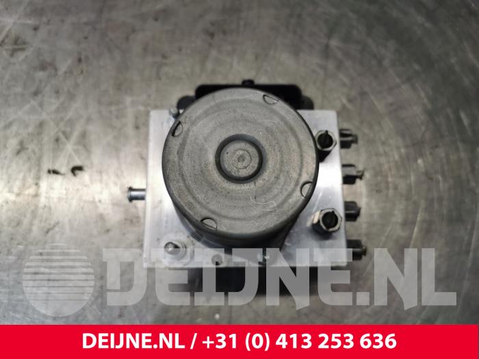 Begagnade ABS-pump Tesla Model 3 Long Range AWD 75 kWh Pris € 84,70 Inklusive moms erbjuds av van Deijne Onderdelen Uden B.V.