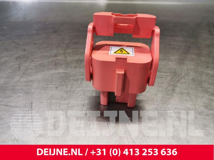 Begagnade Pyrofuse Volvo XC60 II (UZ) 2.0 B4 16V Plug-in Hybrid Pris € 150,00 Marginaltabell erbjuds av van Deijne Onderdelen Uden B.V.