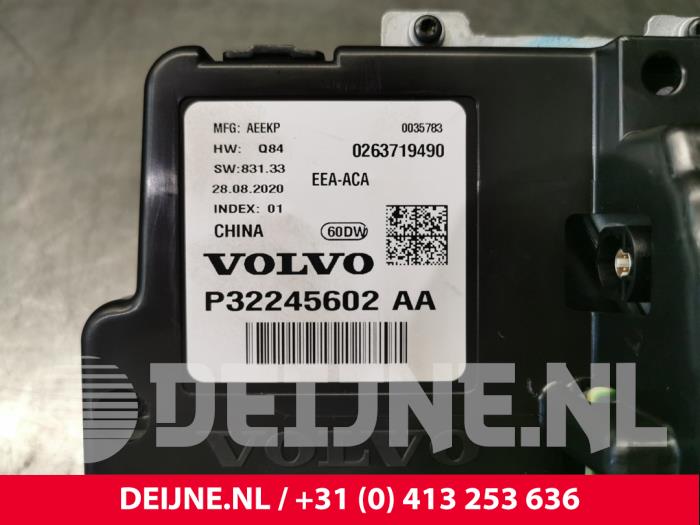 Compteur d'un Volvo XC60 II (UZ) 2.0 T6 16V Twin Engine 2021