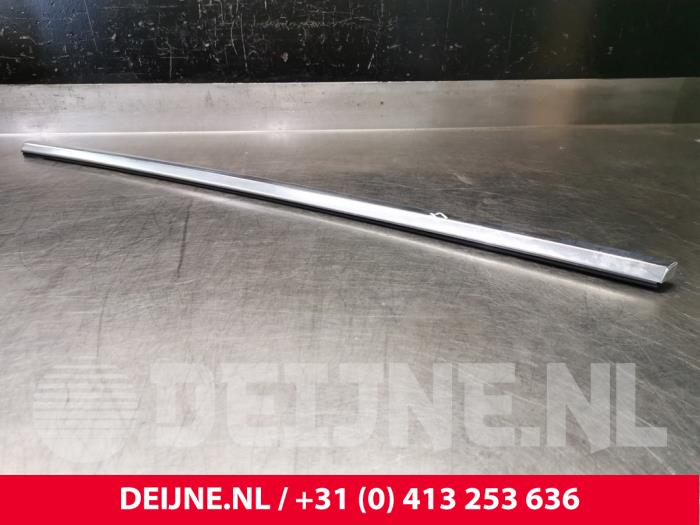 Usados Aleta de ventanilla Tesla Model 3 Long Range AWD 75 kWh Precio € 54,45 IVA incluido ofrecido por van Deijne Onderdelen Uden B.V.
