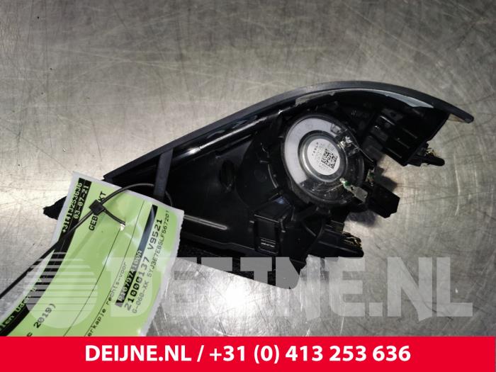 Begagnade Diskanthögtalare Tesla Model 3 Long Range AWD 75 kWh Pris € 12,10 Inklusive moms erbjuds av van Deijne Onderdelen Uden B.V.