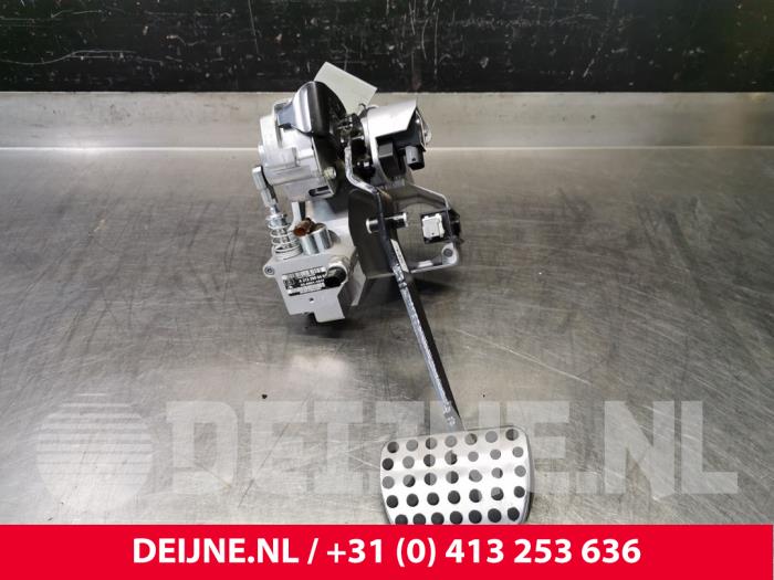 Begagnade Bromspedal Mercedes E (W212) E-300 BlueTec Hybrid V6 24V Pris € 175,00 Marginaltabell erbjuds av van Deijne Onderdelen Uden B.V.