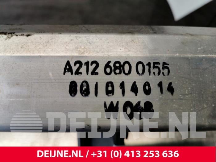 Dashboard bar from a Mercedes-Benz E (W212) E-300 BlueTec Hybrid V6 24V 2014