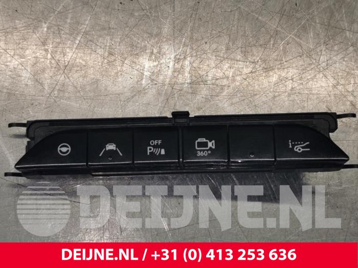 Używane Przelacznik Mercedes S (222.0/222.1) 3.0 S-500 Plug-in Hybrid, S-500 e 24V Cena € 120,00 Procedura marży oferowane przez van Deijne Onderdelen Uden B.V.