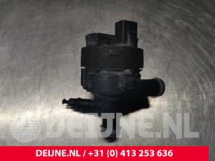 Used Additional water pump Mercedes S (W222/V222/X222) 3.0 S-500 Plug-in Hybrid, S-500 e 24V Price € 20,00 Margin scheme offered by van Deijne Onderdelen Uden B.V.