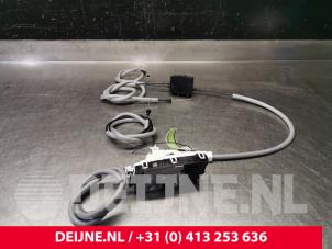 Used Sliding door lock mechanism, right Volkswagen Crafter (SY) 2.0 TDI Price € 151,25 Inclusive VAT offered by van Deijne Onderdelen Uden B.V.