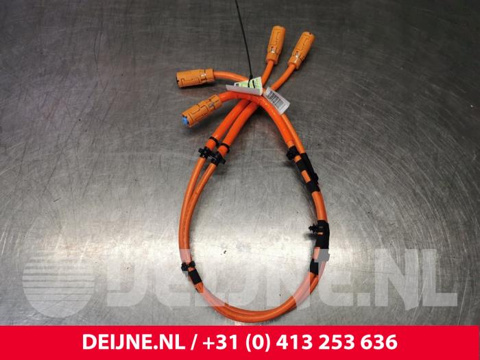 Cable high-voltage from a Mercedes-Benz S (W222/V222/X222) 3.0 S-500 Plug-in Hybrid, S-500 e 24V 2015