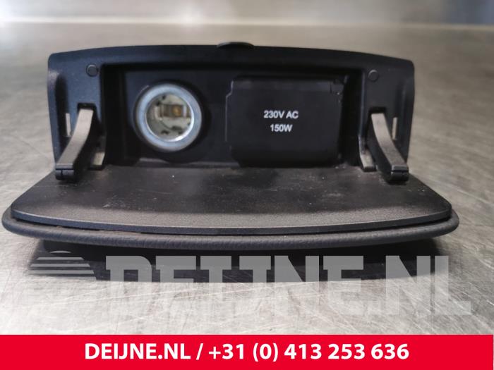 Używane Przetwornica Mercedes S (222.0/222.1) 3.0 S-500 Plug-in Hybrid, S-500 e 24V Cena € 80,00 Procedura marży oferowane przez van Deijne Onderdelen Uden B.V.