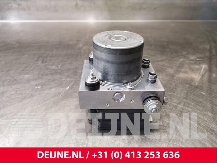 Usagé Pompe ABS Volkswagen Crafter (SY) 2.0 TDI Prix € 217,80 Prix TTC proposé par van Deijne Onderdelen Uden B.V.