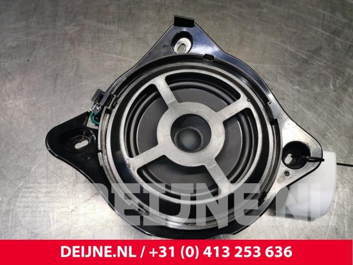 Używane Glosnik Mercedes C (W205) C-220 2.2 CDI BlueTEC, C-220 d 16V Cena € 30,00 Procedura marży oferowane przez van Deijne Onderdelen Uden B.V.