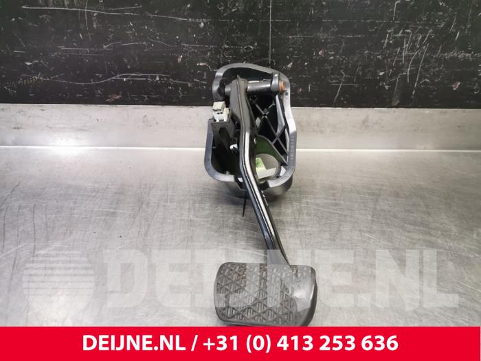 Używane Pedal hamulca Mercedes C (W205) C-220 2.2 CDI BlueTEC, C-220 d 16V Cena € 50,00 Procedura marży oferowane przez van Deijne Onderdelen Uden B.V.